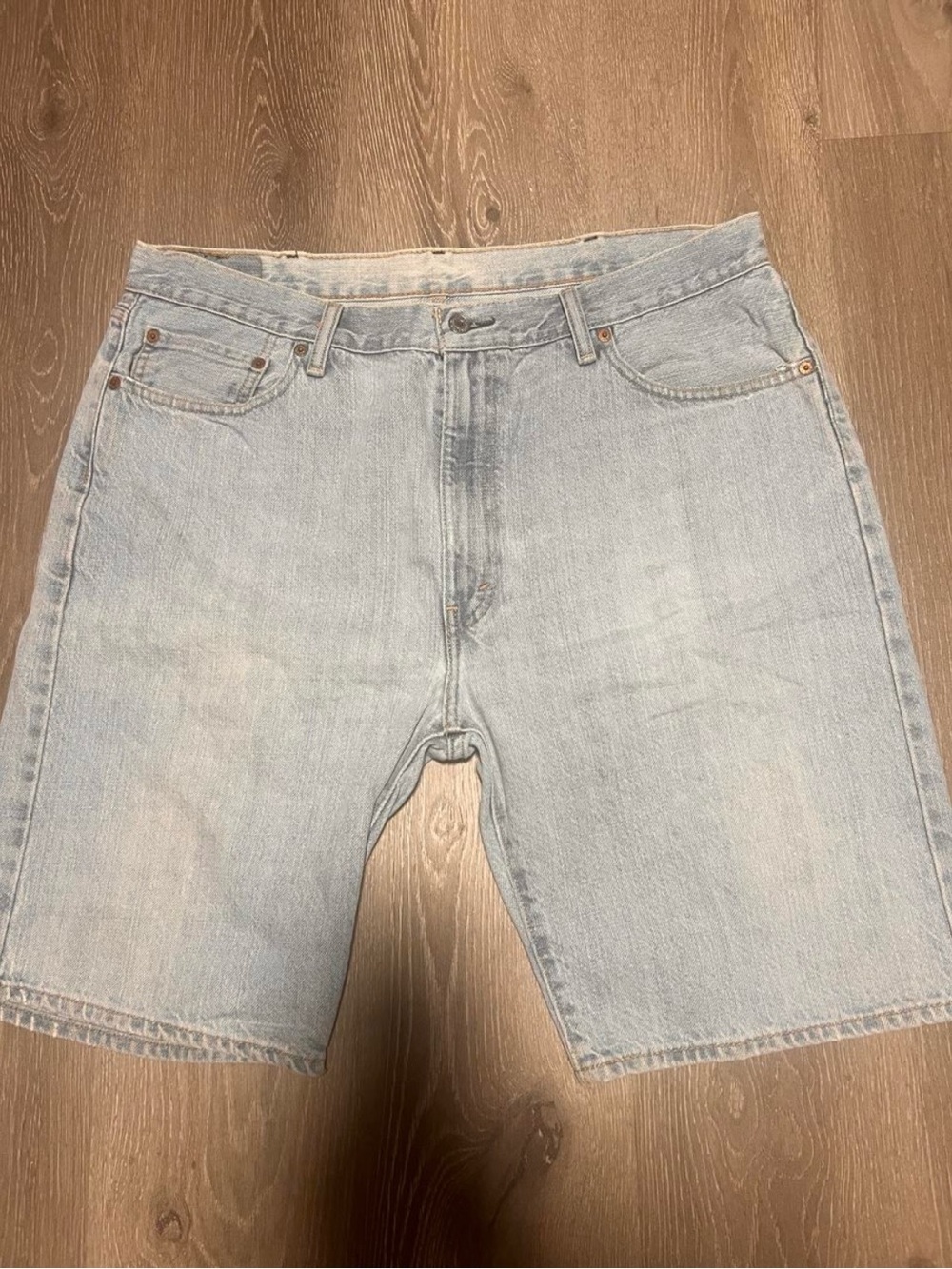 light-wash Levi's 505 regular-fit denim shorts